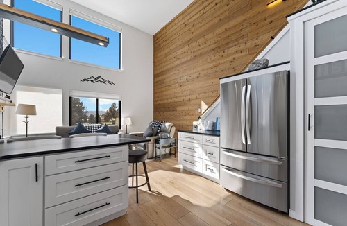 Lakeside Village Condo | M1430-1