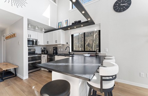 Lakeside Village Condo | M1430-1