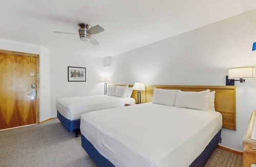 West End Cabin | Main St. studio - pool & hot tub - walk to lifts, dog-friendly, balcony