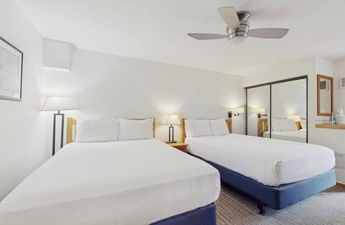 West End Cabin | Main Street gem - pool & hot tub - walk to lifts, dog-friendly, balcony