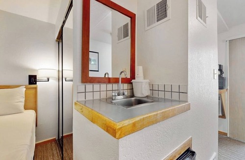 West End Cabin | Main Street room - hot tub & pool - walk to lifts, dog-friendly, second floor