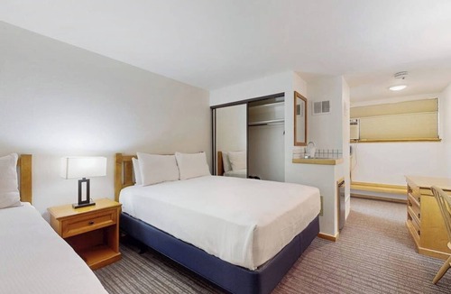 West End Cabin | Main Street room - hot tub & pool - walk to lifts, dog-friendly, ground-floor