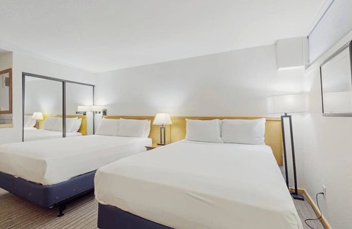 West End Cabin | Main Street room - pool & hot tub - walk to lifts, dog-friendly, garden-level