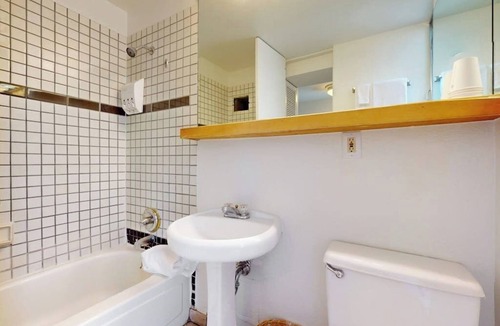 West End Cabin | Main Street room - pool & hot tub - walk to lifts, dog-friendly, 2nd floor