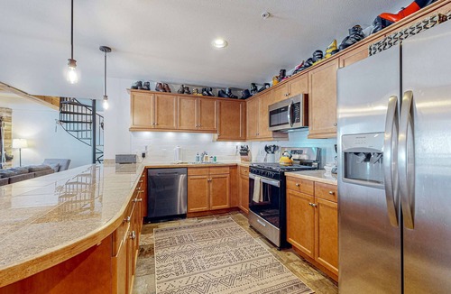 Taos Ski Valley Condo | Majestic Alpine Retreat - Walk to Lifts & Town