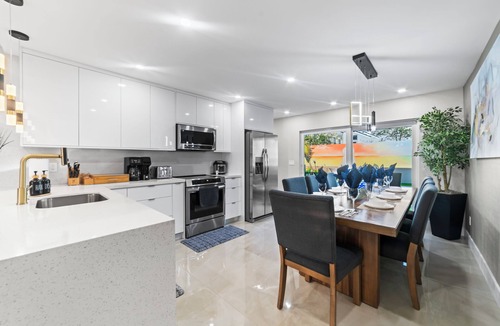 Golden Glades Villa | Majestic Miami Villa/Nr Beach/HEATED POOL/SPA/GAMES/Basket & Pickleball Courts
