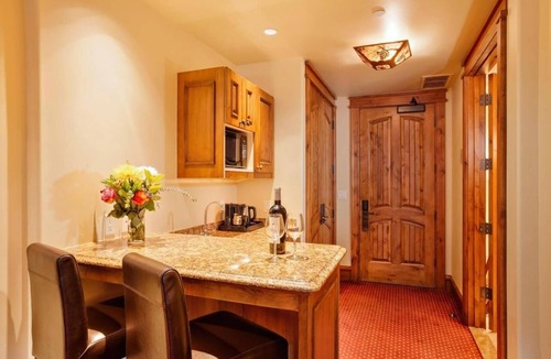Vail Hotel | Majestic Views! Great and Spacious Unit, Hot Tub and Parking Available!