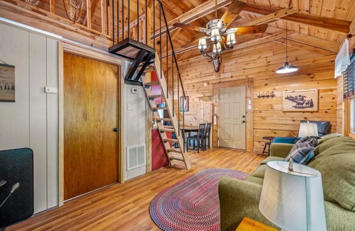 Berkeley Springs House | Mallard Creek Cabin - Firepit - Kitchenette - Large Deck - Gas Grill