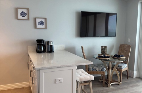 Marco Island Condo | Marco Island 10th Floor Condo - Captivating Penthouse Beach Views!