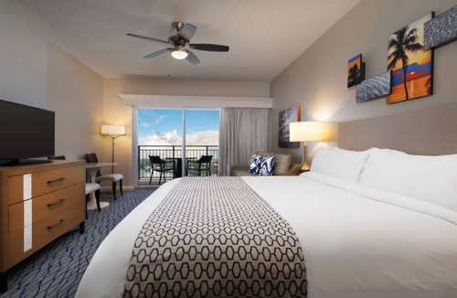 Central Beach Resort | Marriott's BeachPlace Towers Studio