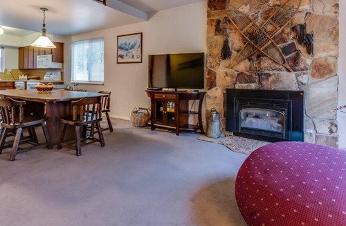 Cottonwood Heights House | Marvelous Cottonwood 2 bedroom 2 bath Fully Furnished 2 car gar. Short Term