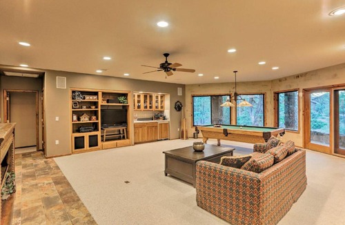 Torreon House | Massive Show Low Cabin with Deck - 3 Miles to Lake!