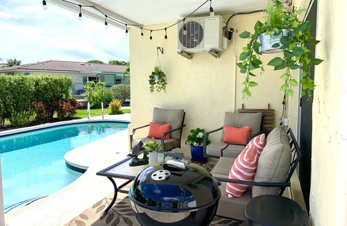 Margate Apartment | Master Suite with Private Pool