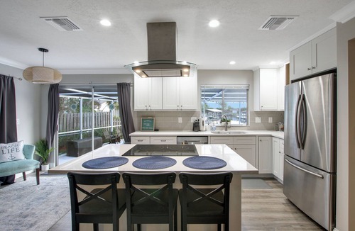 Waterway Manor House | Merritt Island Getaway Spacious 5-bedroom house in with AC, WiFi