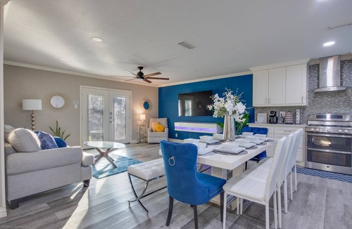 Mesquite House | Mesquite Manor ~ Near Dallas & Rodeo Garage BBQ Yard 3BR 2BA