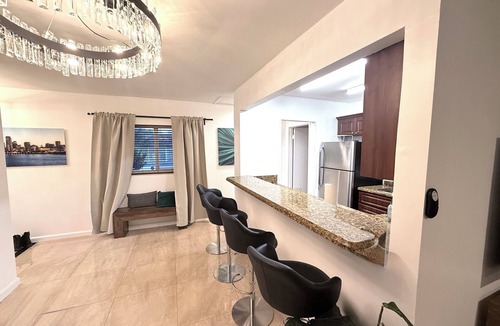 Overtown Villa | Miami Skyline 3-bedroom villa, Wynwood, Mins to Design District, Midtown, cruise