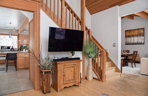 Glenwood Springs Villa | ★ Million Dollar ♟️ Chalet ⛷️ 🎣 Fish ✦ 🥾 Hike ✦ 🚣 Raft ✦ Near Downtown 🌌