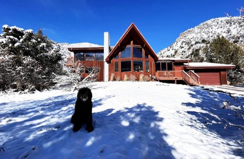 Glenwood Springs Villa | ★ Million Dollar ♟️ Chalet ⛷️ 🎣 Fish ✦ 🥾 Hike ✦ 🚣 Raft ✦ Near Downtown 🌌
