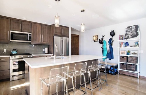 Snowmass Village Apartment | Minutes to festivals - Pool, Jacuzzi, Fitness room