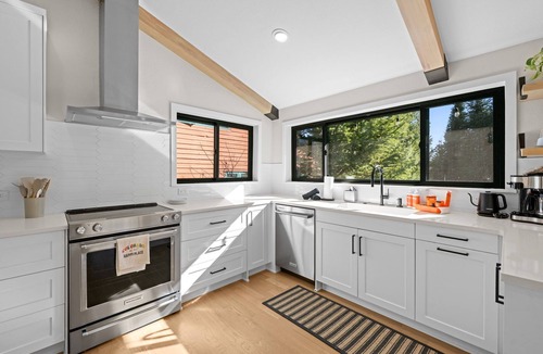 Willowbrook Meadows House | Minutes to Ski Resort | Hot Tub | Pet Friendly