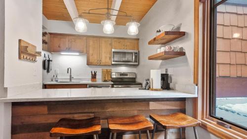 Warrior's Mark Apartment | Modern 1BR Walk to Peak 9 Lifts at 800 Columbine - Sleeps 4