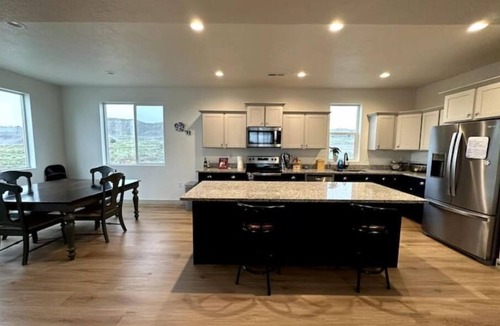 Price House | Modern 3-Story House w/Rooftop