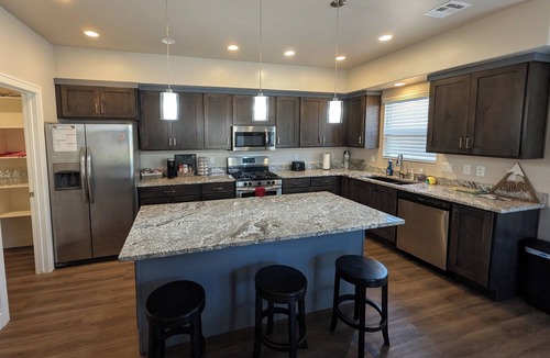 Hildale House | Modern 3BR Hildale Oasis near Zion, King Bed & Balcony, Massive Cliff Views!