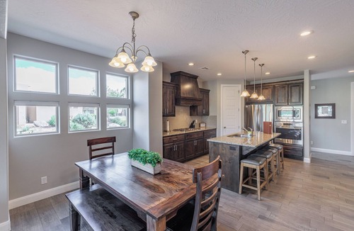 St. George Villa | Modern 4BR Overlooking the 18th Green - Sleeps 12