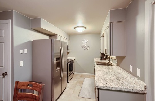 Arvada House | Modern 4BR Retreat - Arcade, Ping-Pong & Foosball. Den/Bldr.