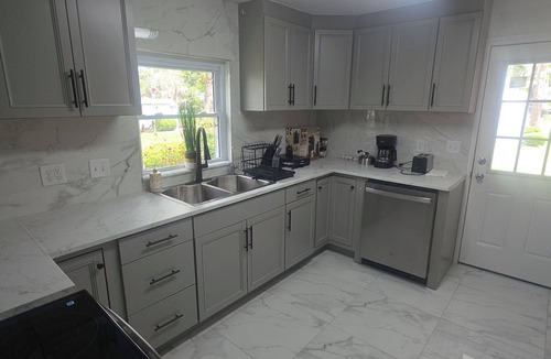 Live Oak House | Modern 5BR Live Oak Haven – Minutes from Suwannee Music Park & Springs!