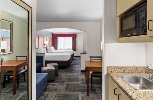 Englewood Hotel | Modern and Comfy Three-Unit Retreat Near Denver Tech, Dining & Local Attractions