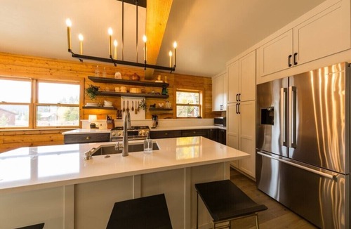 Almont Cabin | Modern Cabin in Spring Creek | 4 Bedroom | Bunk Room | Gas Grill | Parking