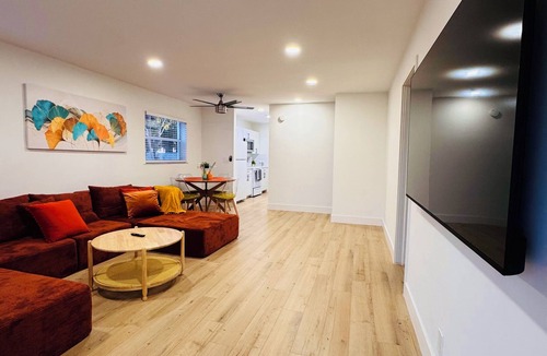 Highland Garden Apartment | Modern Central Hollywood 2BDx2BA - Free Parking, High Speed WIFI and AC