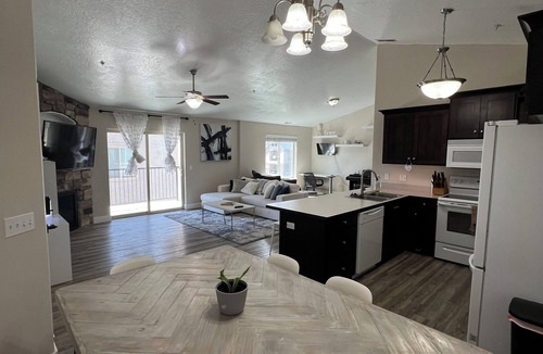 Payson Condo | Modern Clean 2Bed 2Bath Condo. Next to Payson Temple, I15, Walmart, and more!