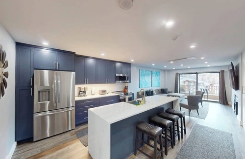 Avon Condo | Modern condo with views, 3-minute walk to gondola access & cozy fireplace