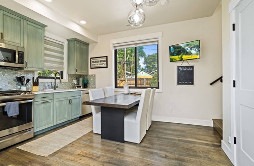 Central Colorado Springs Cottage | Modern Cottage Vibe - Springs Retreat + Hot Tub