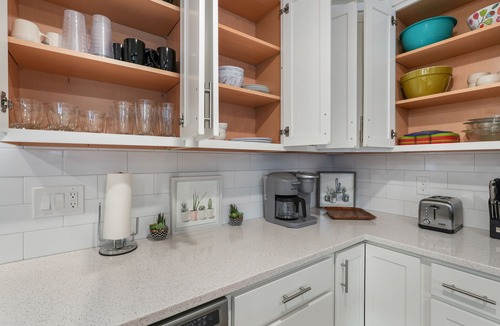 Springville House | Modern culinary kitchen, Luxury, Cozy Home & Pet-Friendly!