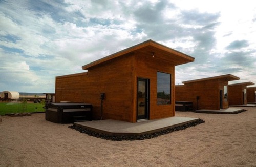 Colorado City Cabin | Modern Desert Cabin with Hot Tub & Sauna Access