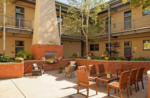 Basalt Condo | Modern Loft with A/C, Gym, Deck & Walkable Willits Town Center Access