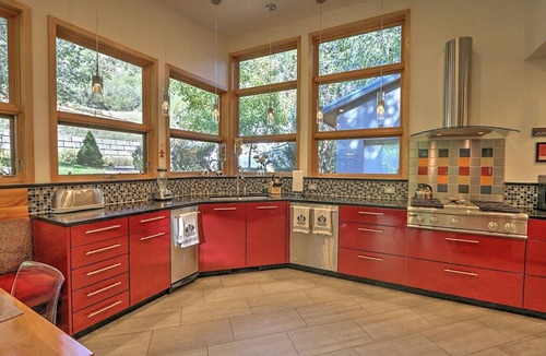 Glenwood Springs House | Modern Luxury Home w/Fireplace & Outdoor Seating, 15 min Walk to Dwntwn
