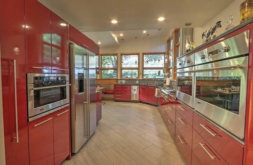 Glenwood Springs House | Modern Luxury Home w/Fireplace & Outdoor Seating, 15 min Walk to Dwntwn