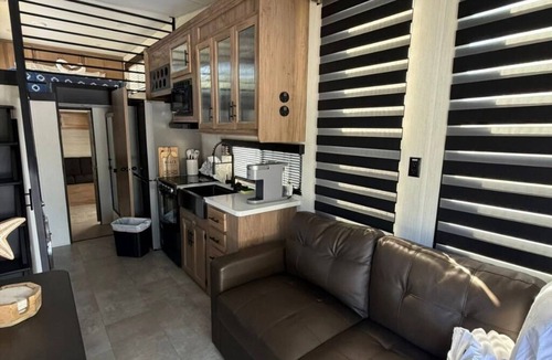 De Funiak Springs House | Modern Luxury RV Retreat and Patio, minutes from springs and beaches!