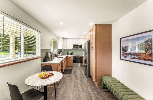 South Westminster House | Modern Retreat w/Hot Tub, Peloton, Gym, and BBQ