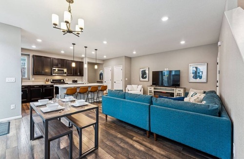 Stapleton House | Modern Spacious TownHome in Central Park