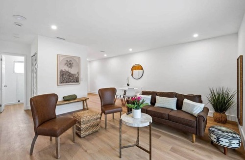 Sailboat Bend Apartment | Modern Stay Condo- 2 bed 1 bath Near Riverwalk