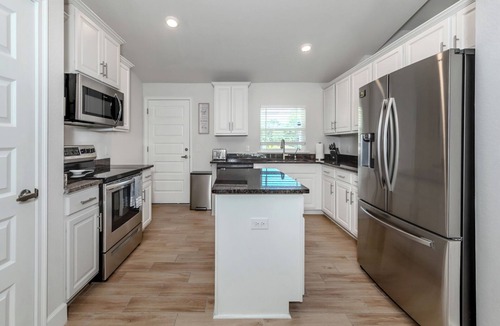 South Venice House | Modern Tropical Retreat, Heated Pool, Minutes to Beaches & Trails!
