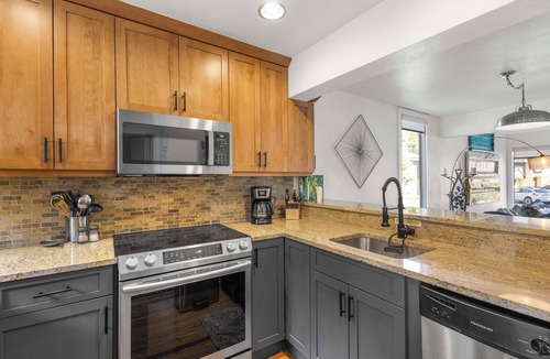 Highland Meadows House | Modern Vail Townhome 2 Beds & Loft on Bus Rt