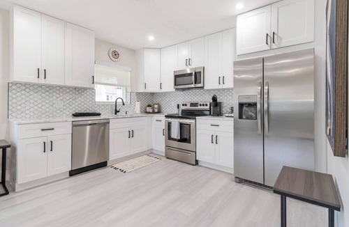 Lake Ridge Apartment | Modern Victoria Park Retreat | 30+ Night Stays Only