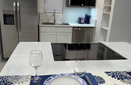Tallahassee House | Modern Wooded Retreat Near Capitol, FSU/Stadium, Midtown, Downtown & TMH