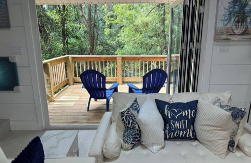 Tallahassee House | Modern Wooded Retreat Near Capitol, FSU/Stadium, Midtown, Downtown & TMH